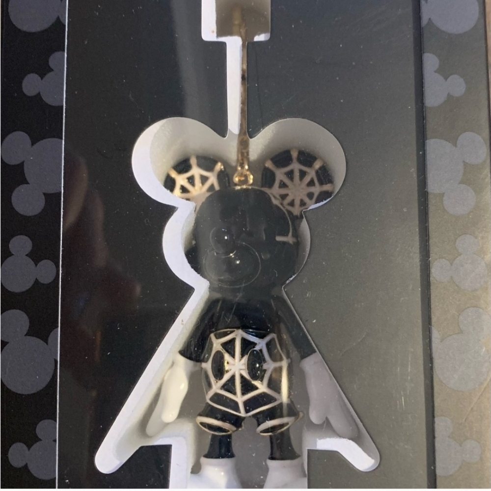 NWT DISNEY MICKEY MOUSE SPIDER WEB🕸PURSE CHARM/ KEYCHAIN 🕸🎃🖤🧡